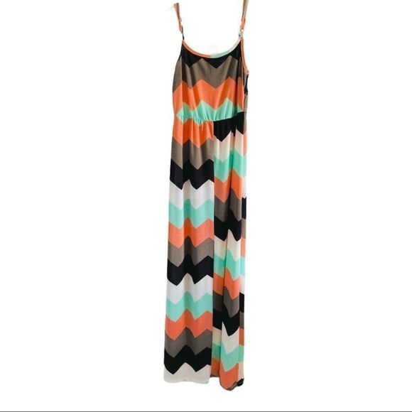 Rue 21 Chevron print neutral size small maxi dress - Picture 3 of 4
